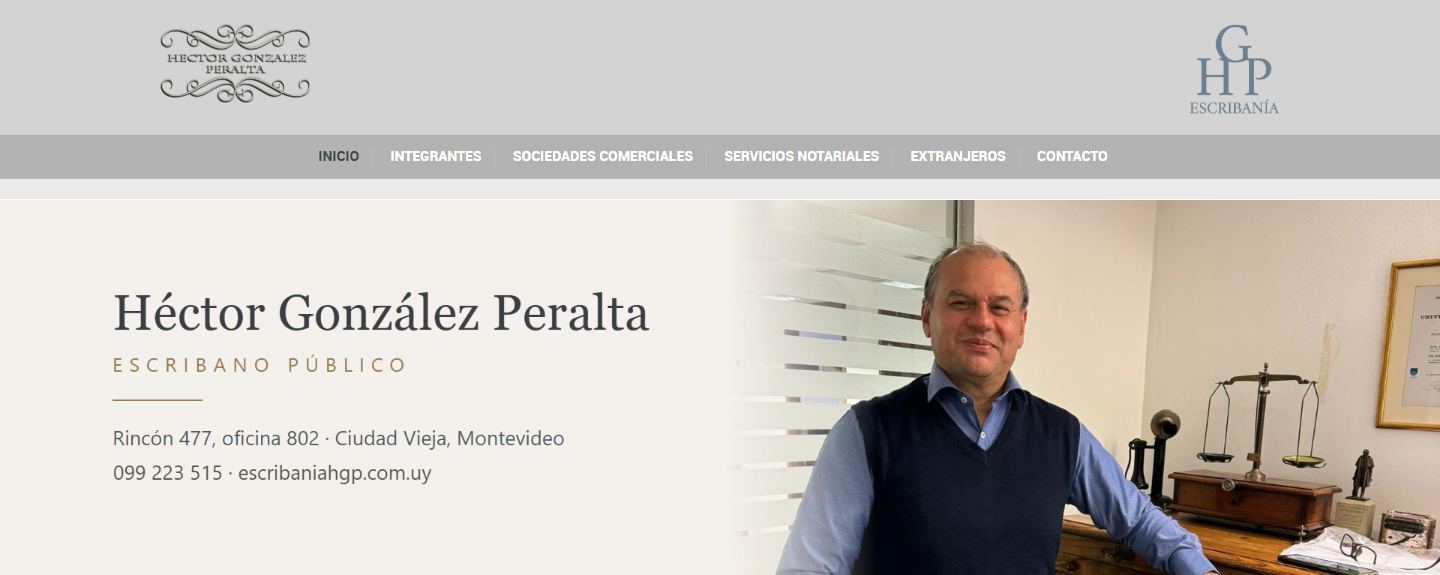 La portada de la web de la Escribanía HGP hoy, en computadora: el nombre del escribano, la dirección en Rincón 477 y su foto en la oficina.